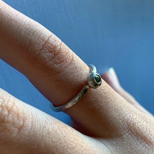 Carica l'immagine nel visualizzatore di Gallery, Anello in argento con pietra - Pezzo Unico