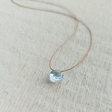 Carica l'immagine nel visualizzatore di Gallery, Collana in filo di seta con piccola pietra - Pezzi Unici