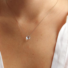 Carica l'immagine nel visualizzatore di Gallery, Collana in filo di seta con piccola pietra - Pezzi Unici