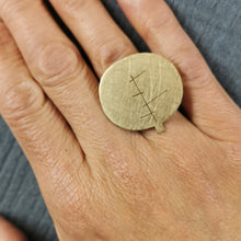 Carica l'immagine nel visualizzatore di Gallery, Anello albero grande, in ottone
