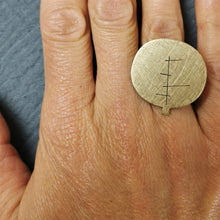 Carica l'immagine nel visualizzatore di Gallery, Anello albero grande, in ottone