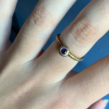Carica l'immagine nel visualizzatore di Gallery, Anello in bronzo con pietra - Pezzo Unico