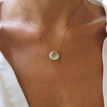 Carica l'immagine nel visualizzatore di Gallery, Collana in filo di seta con piccola pietra - Pezzi Unici