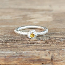 Carica l'immagine nel visualizzatore di Gallery, Anello in argento con pietra - Pezzo Unico