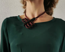 Carica l'immagine nel visualizzatore di Gallery, Collana girocollo Onde in cavi elettrici rivestiti e legno