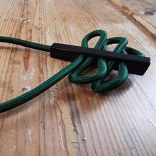 Carica l'immagine nel visualizzatore di Gallery, Collana girocollo Onde in cavi elettrici rivestiti e legno