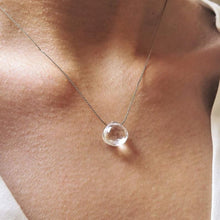Carica l'immagine nel visualizzatore di Gallery, Collana in filo di seta con piccola pietra - Pezzi Unici