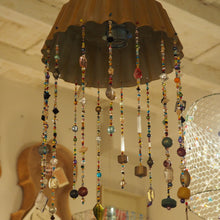 Carica l'immagine nel visualizzatore di Gallery, Lampada Ecofriendly da stampo per dolce e perline di vetro - Pezzo Unico