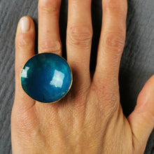 Carica l'immagine nel visualizzatore di Gallery, Anello in ottone smaltato a scodella