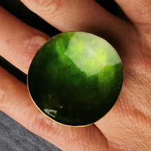 Carica l'immagine nel visualizzatore di Gallery, Anello in ottone smaltato a scodella