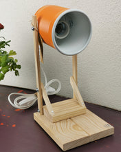 Carica l'immagine nel visualizzatore di Gallery, Lampada Ecofriendly da barattolo di latta di pelati