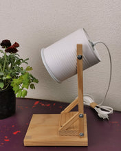 Carica l'immagine nel visualizzatore di Gallery, Lampada Ecofriendly da barattolo di latta di pelati