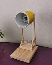 Carica l'immagine nel visualizzatore di Gallery, Lampada Ecofriendly da barattolo di latta di pelati