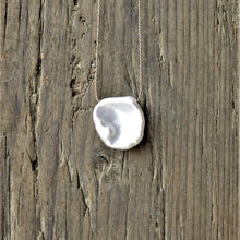 Carica l'immagine nel visualizzatore di Gallery, Collana in filo di seta con piccola pietra - Pezzi Unici