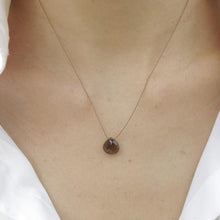 Carica l'immagine nel visualizzatore di Gallery, Collana in filo di seta con piccola pietra - Pezzi Unici