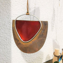 Carica l'immagine nel visualizzatore di Gallery, Collana lunga con pendente mezza luna in ottone smaltato