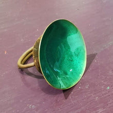 Carica l'immagine nel visualizzatore di Gallery, Anello in ottone smaltato a scodella