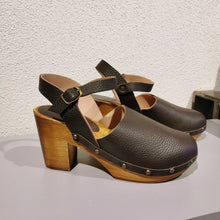 Carica l'immagine nel visualizzatore di Gallery, Zoccolo alto allacciato in pelle fatto a mano - Pezzi Unici