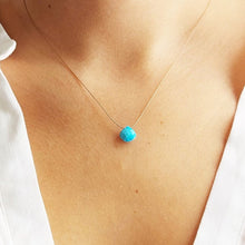 Carica l'immagine nel visualizzatore di Gallery, Collana in filo di seta con piccola pietra - Pezzi Unici