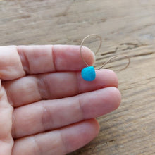 Carica l'immagine nel visualizzatore di Gallery, Collana in filo di seta con piccola pietra - Pezzi Unici