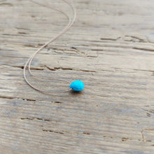 Carica l'immagine nel visualizzatore di Gallery, Collana in filo di seta con piccola pietra - Pezzi Unici