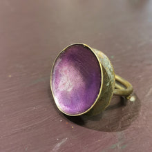 Carica l'immagine nel visualizzatore di Gallery, Anello in ottone smaltato a scodellina