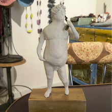 Carica l'immagine nel visualizzatore di Gallery, statuetta in carta pesta, David - pezzo unico
