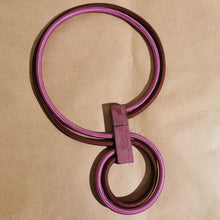 Carica l'immagine nel visualizzatore di Gallery, Collana girocollo (mobile) in cavo elettrico rivestito e legno
