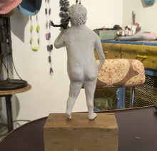 Carica l'immagine nel visualizzatore di Gallery, statuetta in carta pesta, David - pezzo unico
