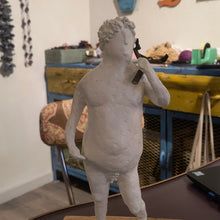 Carica l'immagine nel visualizzatore di Gallery, statuetta in carta pesta, David - pezzo unico
