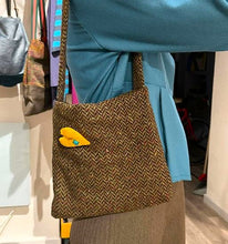 Carica l'immagine nel visualizzatore di Gallery, Borsa quadrata - Pezzo unico
