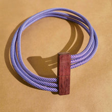 Carica l'immagine nel visualizzatore di Gallery, Collana girocollo (3 cavi) in cavo elettrico rivestito e legno
