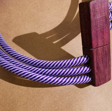 Carica l'immagine nel visualizzatore di Gallery, Collana girocollo (3 cavi) in cavo elettrico rivestito e legno
