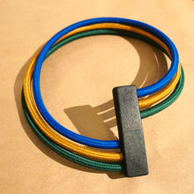 Carica l'immagine nel visualizzatore di Gallery, Collana girocollo (3 cavi) in cavo elettrico rivestito e legno
