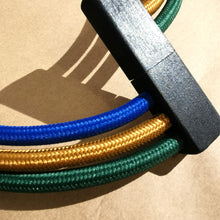 Carica l'immagine nel visualizzatore di Gallery, Collana girocollo (3 cavi) in cavo elettrico rivestito e legno
