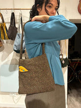 Carica l'immagine nel visualizzatore di Gallery, Borsa quadrata - Pezzo unico
