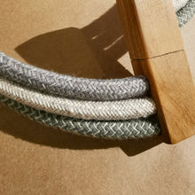 Carica l'immagine nel visualizzatore di Gallery, Collana girocollo (3 cavi) in cavo elettrico rivestito e legno
