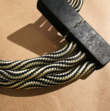 Carica l'immagine nel visualizzatore di Gallery, Collana girocollo (3 cavi) in cavo elettrico rivestito e legno
