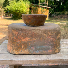 Carica l'immagine nel visualizzatore di Gallery, vaso in carta pesta n 3 - pezzo unico
