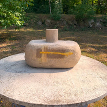 Carica l'immagine nel visualizzatore di Gallery, vaso in carta pesta n 1 - pezzo unico
