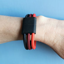 Carica l'immagine nel visualizzatore di Gallery, Bracciale Ecofriendly  (3 cavi) in cavo elettrico rivestito e legno
