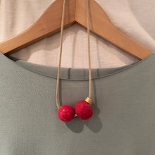 Carica l'immagine nel visualizzatore di Gallery, Collana Ecofriendly con due sfere
