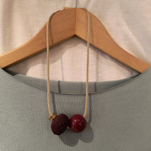 Carica l'immagine nel visualizzatore di Gallery, Collana Ecofriendly con due sfere
