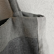 Carica l&#39;immagine nel visualizzatore di Gallery, Borsa patchwork sui grigi - Pezzo unico
