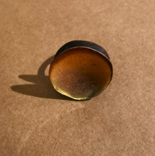 Carica l'immagine nel visualizzatore di Gallery, Anello in ottone smaltato a scodellina
