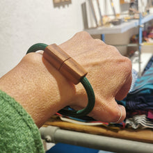 Carica l'immagine nel visualizzatore di Gallery, Bracciale Ecofriendly  (1 cavo) in cavo elettrico rivestito e legno
