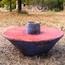 Carica l'immagine nel visualizzatore di Gallery, vaso in carta pesta n 4 - pezzo unico
