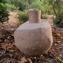 Carica l'immagine nel visualizzatore di Gallery, vaso in carta pesta n 1 - pezzo unico
