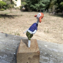 Carica l'immagine nel visualizzatore di Gallery, statuetta in carta pesta -pezzo unico
