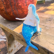 Carica l'immagine nel visualizzatore di Gallery, statuetta in carta pesta, Sirena - pezzo unico
